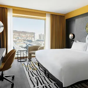 Hotel Renaissance Tower